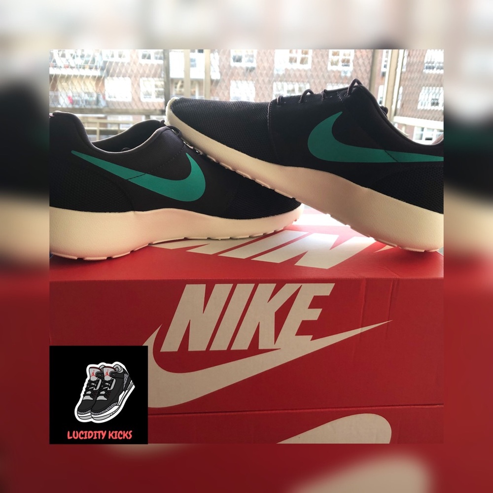Black Nike Roshe One